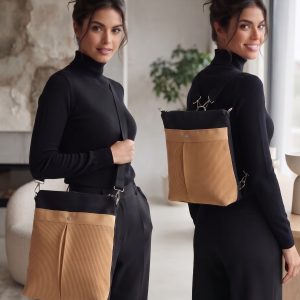 LUA (36 cm ample x 37 cm alt x 9 cm fons) Bolsa Convertible 3-en-1: Estilo, Versatilidad y Seguridad Esta prenda es el accesorio definitivo para quien busca funcionalidad sin renunciar al diseño. Gracias a su ingenioso sistema de asas con mosquetones, se adapta a tu ritmo de vida transformándose en segundos: llévala bajo el brazo para un look sofisticado, como bandolera cruzada para mayor comodidad, o como mochila para repartir el peso durante el día.